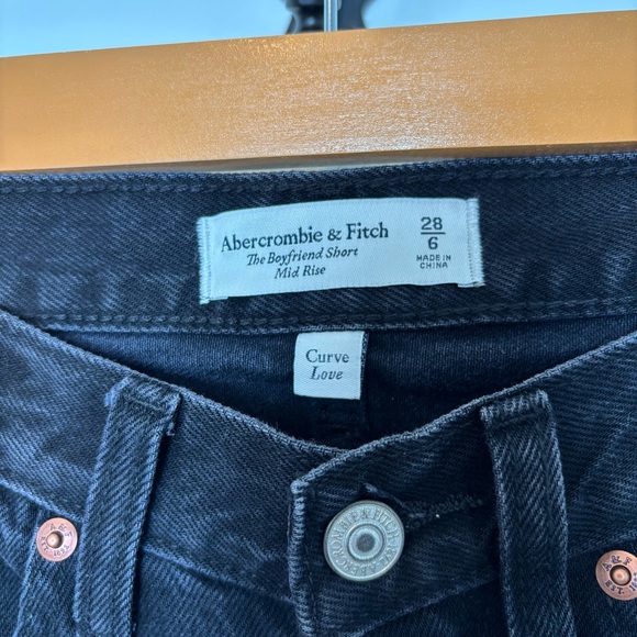 Abercrombie & Fitch Curve Love Black Distressed Boyfriend Shorts Size 28 - Picture 2 of 4